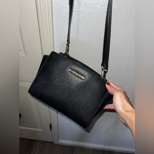 MICHAEL KORS SMALL SELMA CROSSBODY